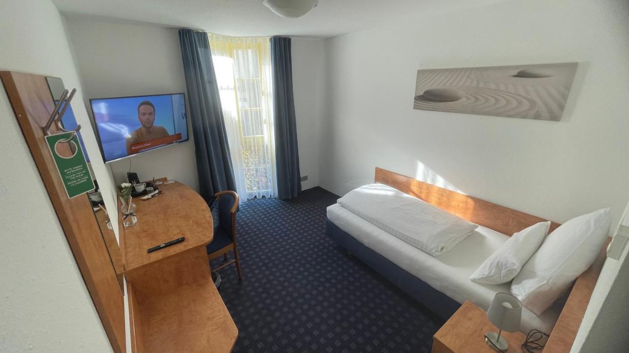 Krystall Hotel フィルダーシュタット エクステリア 写真