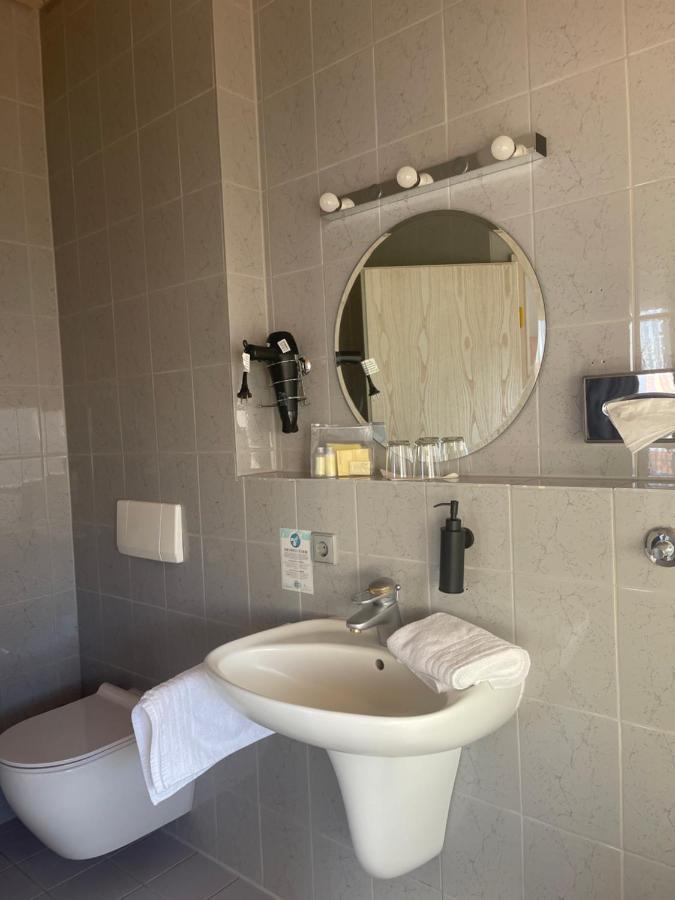 Krystall Hotel フィルダーシュタット エクステリア 写真